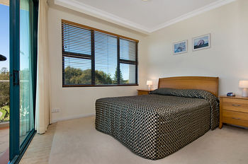 Santorini Twin Waters - Accommodation Batemans Bay 36