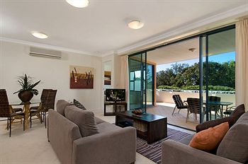 Santorini Twin Waters - Accommodation Batemans Bay 10