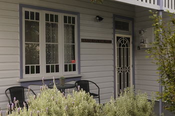 House On The Hill - Hunter Valley - Accommodation Batemans Bay 6