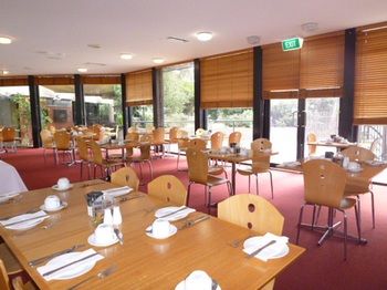 Dingley International Hotel - Accommodation Batemans Bay 2