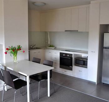 Albert Road Serviced Apartments - Accommodation Batemans Bay 4