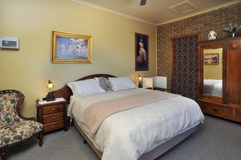 Langbrook Estate Cottages - Accommodation Batemans Bay 4