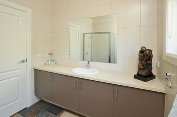 Langbrook Estate Cottages - Accommodation Batemans Bay 13