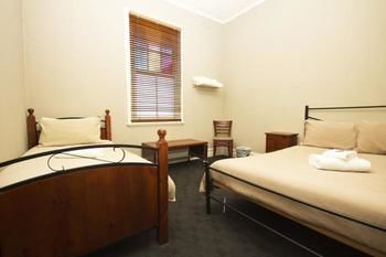 Peden's Hotel - Accommodation Batemans Bay 0
