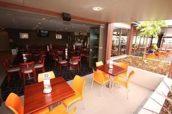 Peden's Hotel - Accommodation Batemans Bay 1
