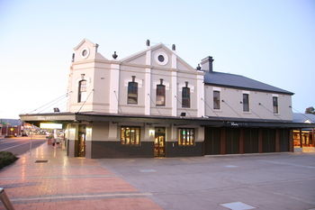Peden's Hotel - Accommodation Batemans Bay 13