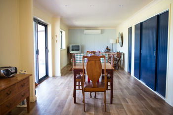 The Wattle Lodge - Accommodation Batemans Bay 14