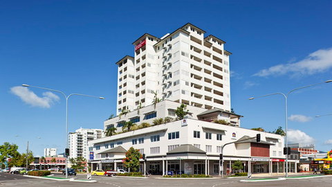 BEST WESTERN PLUS Cairns Central Apartments - Accommodation Batemans Bay 3