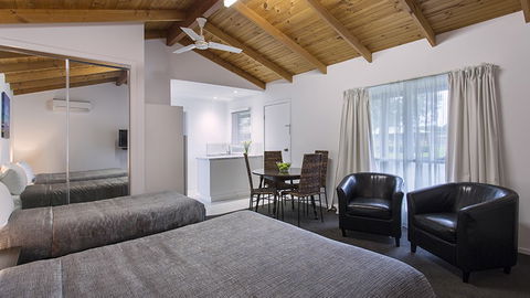 BEST WESTERN Colonial Village Motel - Accommodation Batemans Bay 2