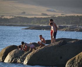 Sawyers Bay Shacks - Accommodation Batemans Bay 3