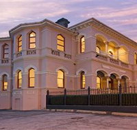 Roxburgh House Apartments - Accommodation Batemans Bay