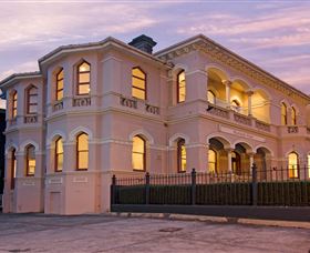Roxburgh House Apartments - Accommodation Batemans Bay 0