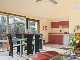 Sandy Bay Chalet - Accommodation Batemans Bay 0