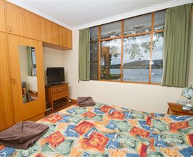 Waterside Accommodation - Derwent Hideaway - Accommodation Batemans Bay 2
