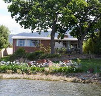 Waterside Accommodation - Derwent Hideaway - Accommodation Batemans Bay