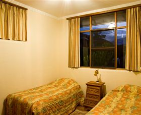 Waterside Accommodation - Derwent Hideaway - Accommodation Batemans Bay 3