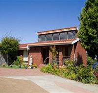 Waterside Accommodation - Derwent Retreat - Accommodation Batemans Bay