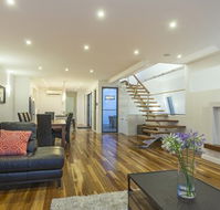 Serenity Torquay Sea View Luxury Beachfront - Accommodation Batemans Bay