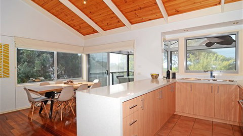 Barrakee Beach House - Anglesea - Accommodation Batemans Bay 1