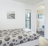 Serenity Torquay Ocean View Luxury Beachfront - Accommodation Batemans Bay