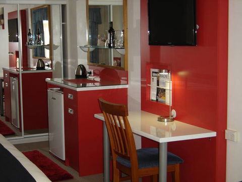 Avaleen Lodge Motor Inn - Accommodation Batemans Bay 0