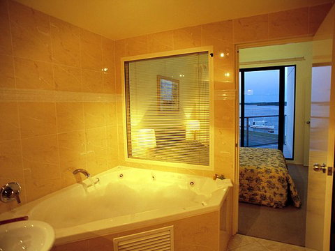 Boathouse Resort Tea Gardens - Accommodation Batemans Bay 1