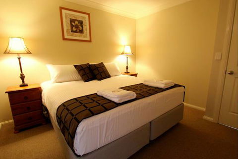 Colonial Court Villas Serviced Apartments - Accommodation Batemans Bay 2