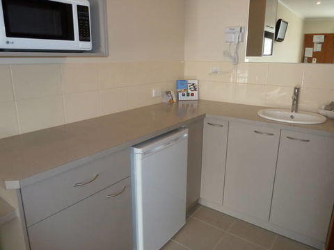 Werribee Motel & Apartments - Accommodation Batemans Bay 2
