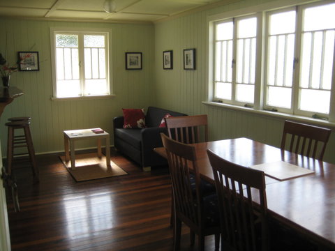 Eco Queenslander Holiday Home - Accommodation Batemans Bay 4