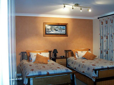 Elm Cottage - Tumut - Accommodation Batemans Bay 0
