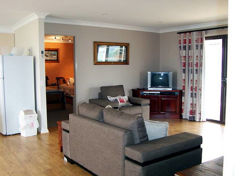 Elm Cottage - Tumut - Accommodation Batemans Bay 1