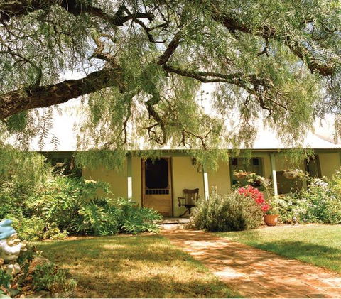 Rock Of Ages Cottage B&B - Accommodation Batemans Bay 2