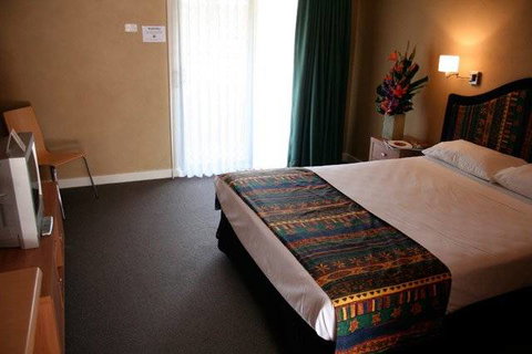 Rose & Crown Lodge - Accommodation Batemans Bay 0