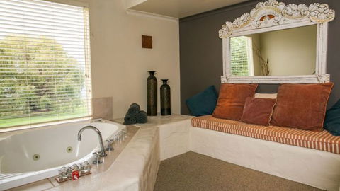 Chimes Spa Retreat - Accommodation Batemans Bay 5