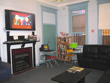 Blue Parrot Backpackers - Accommodation Batemans Bay 3
