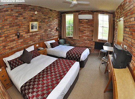 Log Cabin - Accommodation Batemans Bay 0