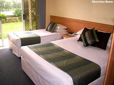 Log Cabin - Accommodation Batemans Bay 2