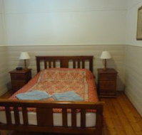 About Town Cottages - Yellow Gum Cottage - Accommodation Batemans Bay