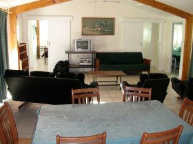 Gee-Dees Family Cabins - Accommodation Batemans Bay 3