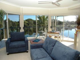 Alexander Lakeside Bed And Breakfast - Accommodation Batemans Bay 0