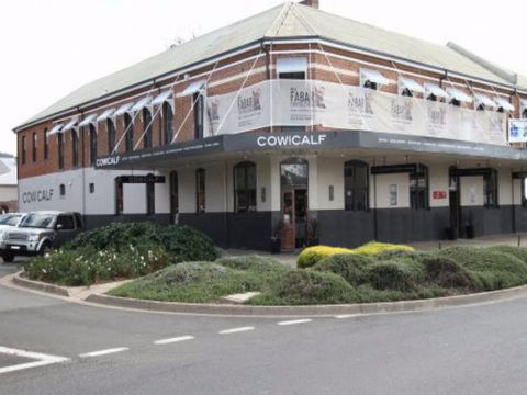 Cow And Calf Hotel - Accommodation Batemans Bay 1