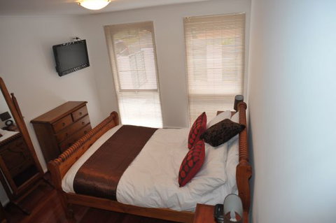 The Pommy Tree Bed And Breakfast - Accommodation Batemans Bay 2