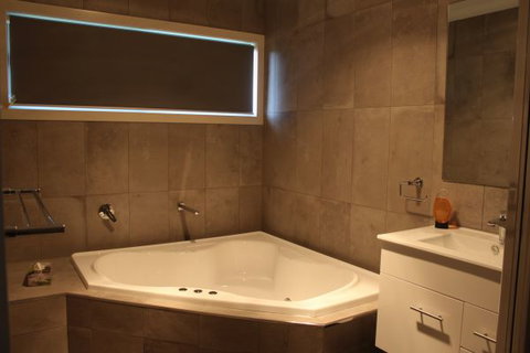 Yellowbox Cottage - Accommodation Batemans Bay 6