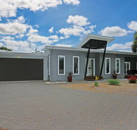Poolside - Accommodation Batemans Bay