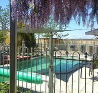 Must Love Dogs BB and Self-Contained Cottage - Accommodation Batemans Bay