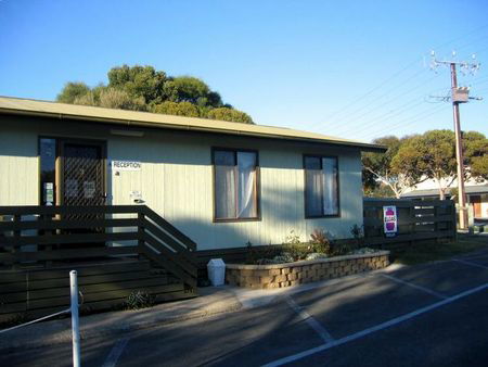 Lake Albert Caravan Park - Accommodation Batemans Bay 0