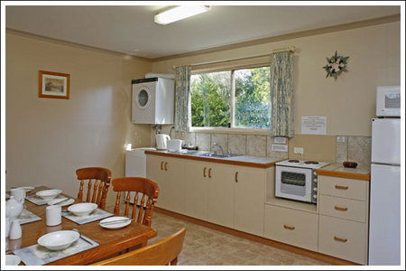 Amos House  & Swansea  Villas - Accommodation Batemans Bay 3