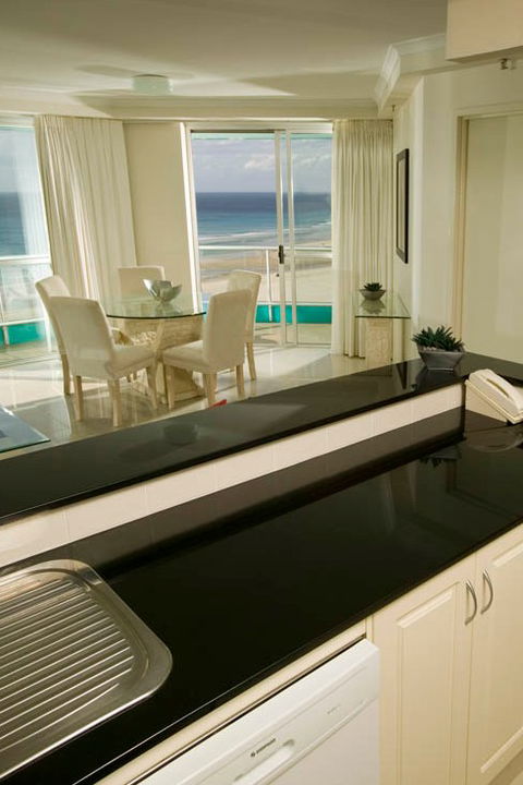 Ocean Plaza Resort - Coolangatta - Accommodation Batemans Bay 2