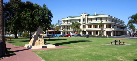 Renmark Hotel/Motel & Function Centre - Accommodation Batemans Bay 8