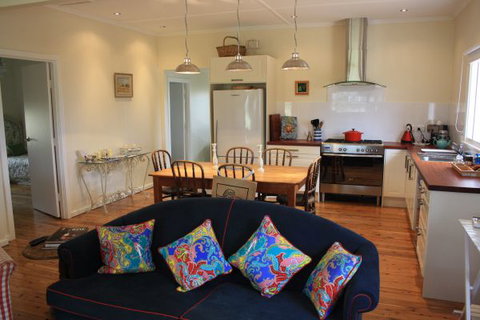Rabbiter's Hut - Accommodation Batemans Bay 2